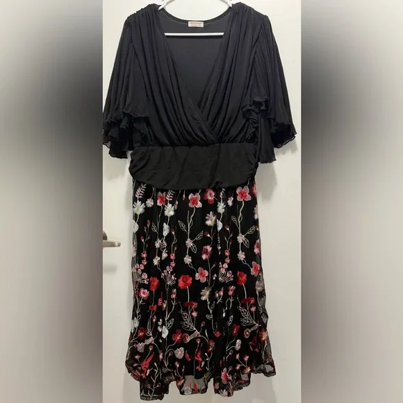 Kiyonna Lillian Embroidered Cocktail Dress - Size 2X - Picture 2 of 3